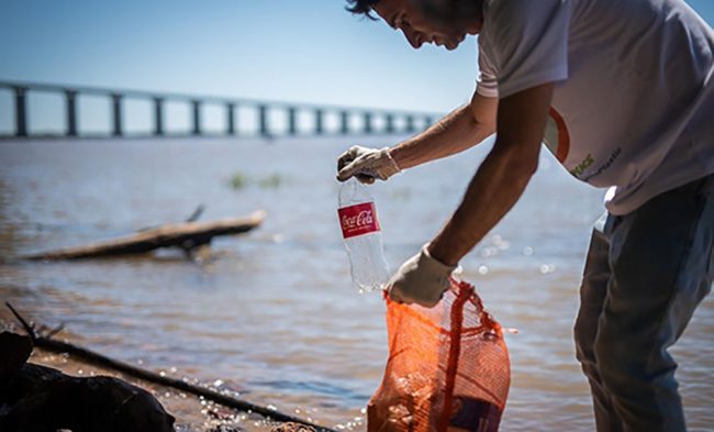 विश्वमै प्लास्टिक प्रदूषणको प्रमुख कारण बन्यो कोका–कोला