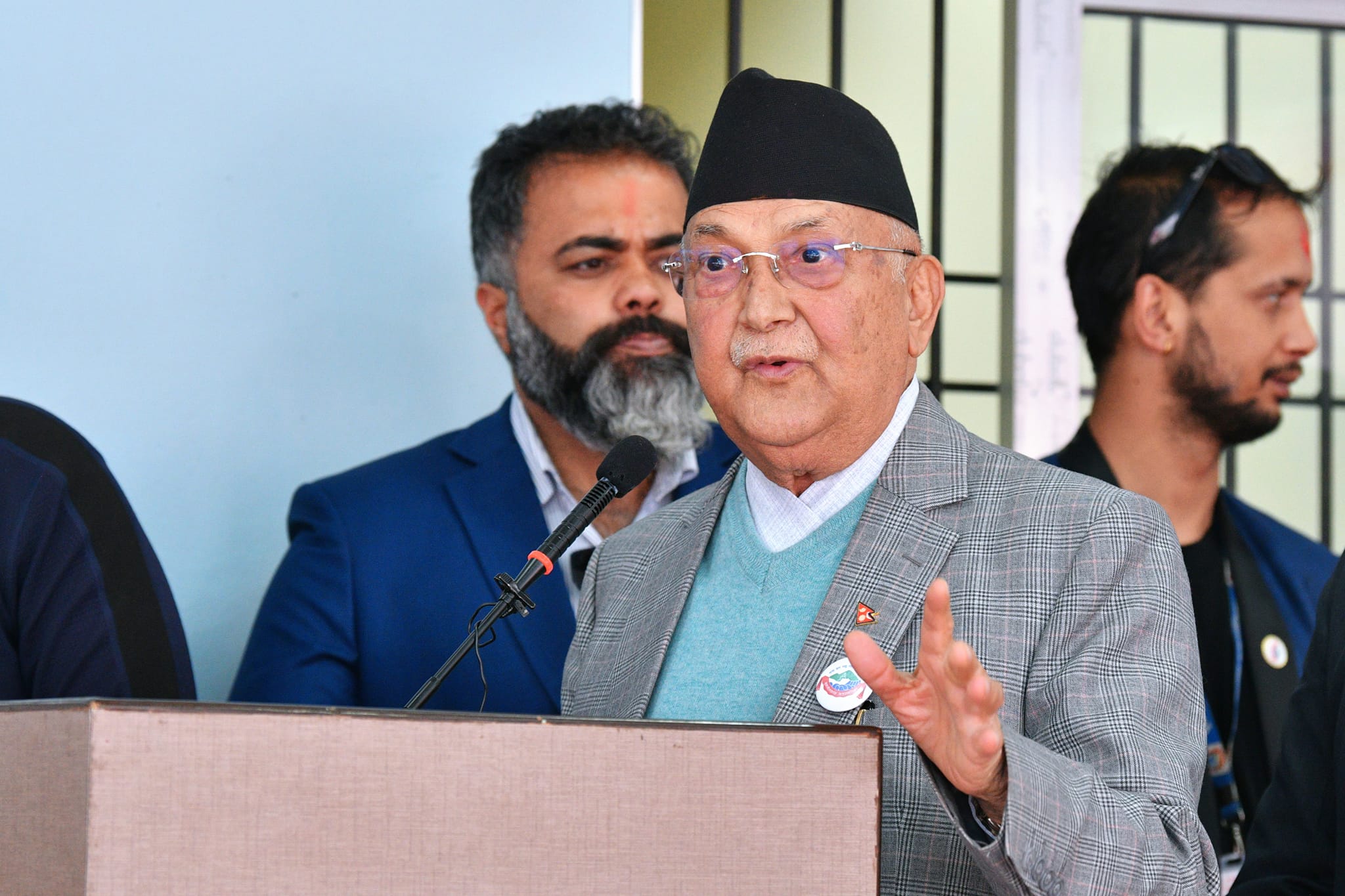 संविधानको दायराभित्र आएर आफ्नो माग प्रस्तुत गर्नुपर्छः ओली