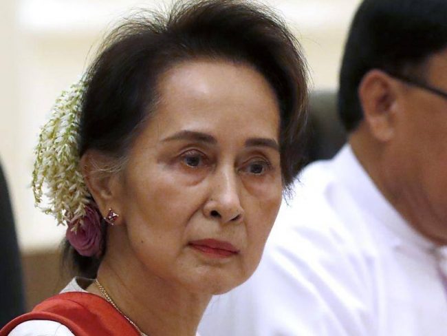म्यान्माकी नेत्री सु कीलाई कारागारबाट सारेर घरमा नजरबन्द