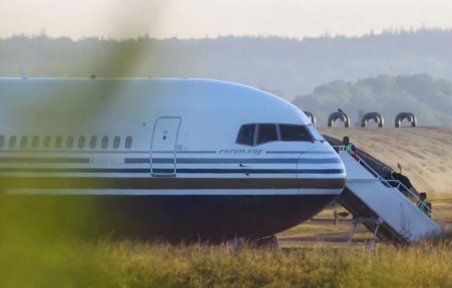 बेलायत सरकारले रुवाण्डा जाने पहिलो उडानमा पाठाइने अवैध आप्रवासीलाई पक्राउ गर्ने