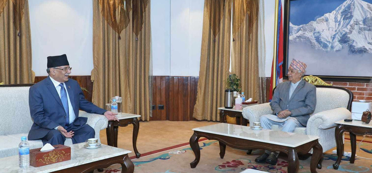 राष्ट्रपतिलाई भेट्न विहानै प्रधानमन्त्री दाहाल शितल निवासमा