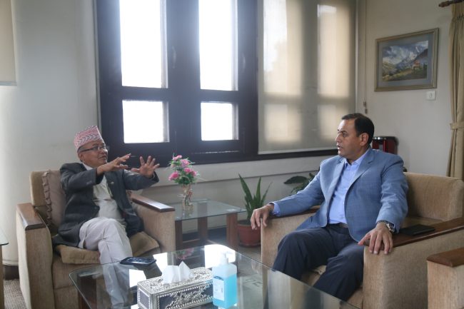 निर्वाचन प्रणालीबारे सभापति खतिवडा र प्रमुख आयुक्त थपलियाबीच छलफल