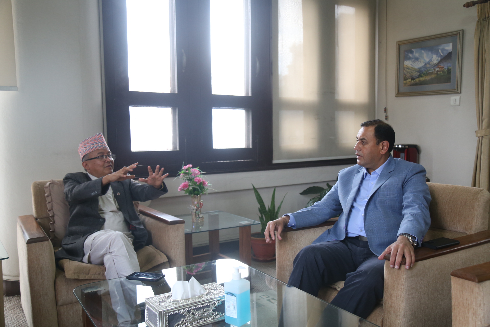 निर्वाचन प्रणालीबारे सभापति खतिवडा र प्रमुख आयुक्त थपलियाबीच छलफल