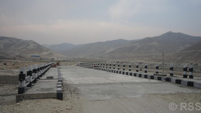 लोमान्थाङको नाम्डोक खोलामा पक्की पुल निर्माण