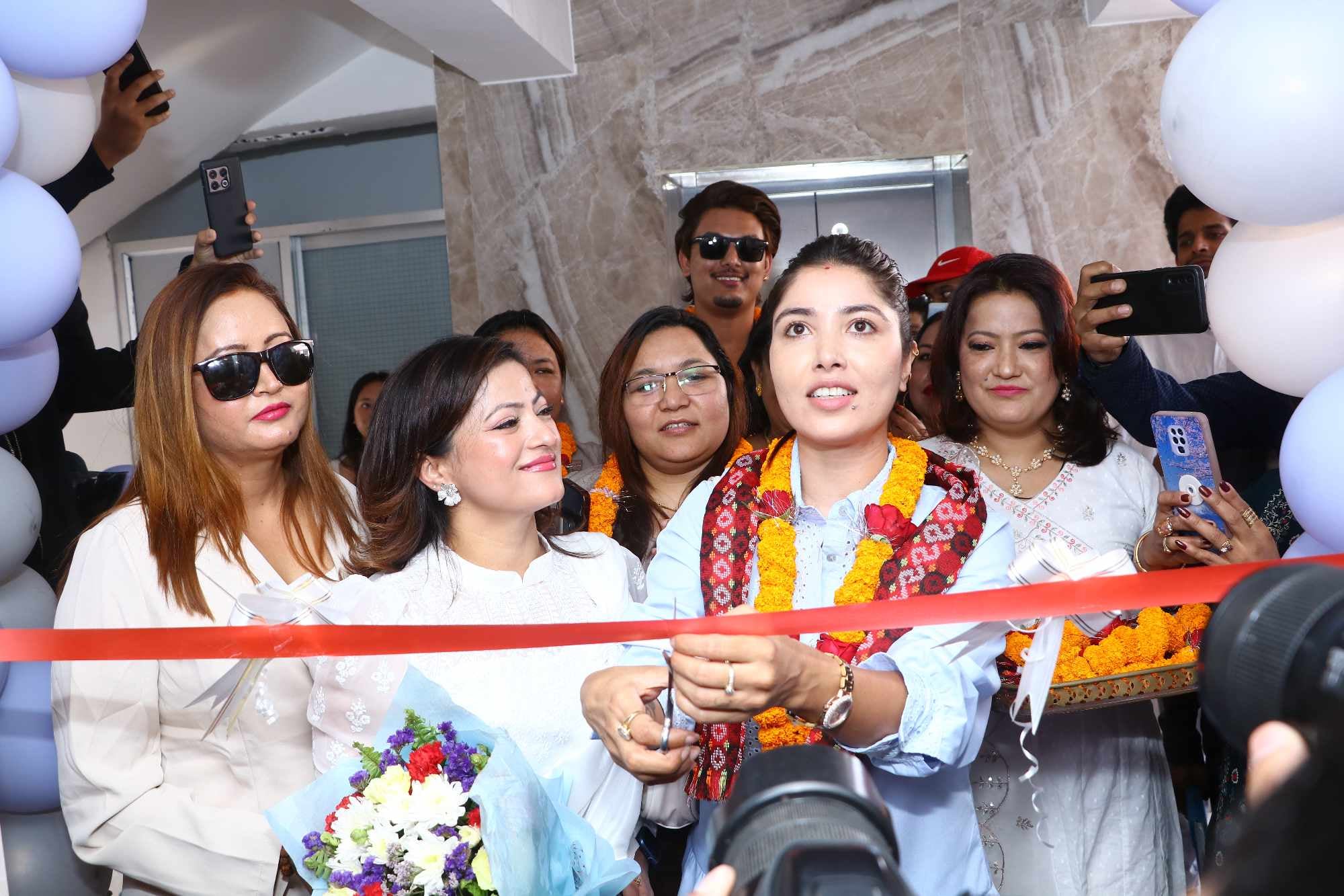 जावलाखेलमा क्युट एण्ड साइन ब्युटी हबको अभिनेत्री पूजा शर्माले गरिन् शुभारम्भ