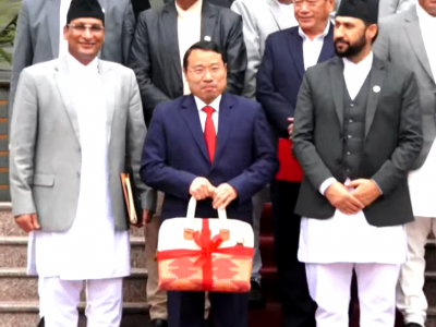 संसदको संयुक्त बैठकमा बजेट पेस गर्दै अर्थमन्त्री पुन – Dcnepal