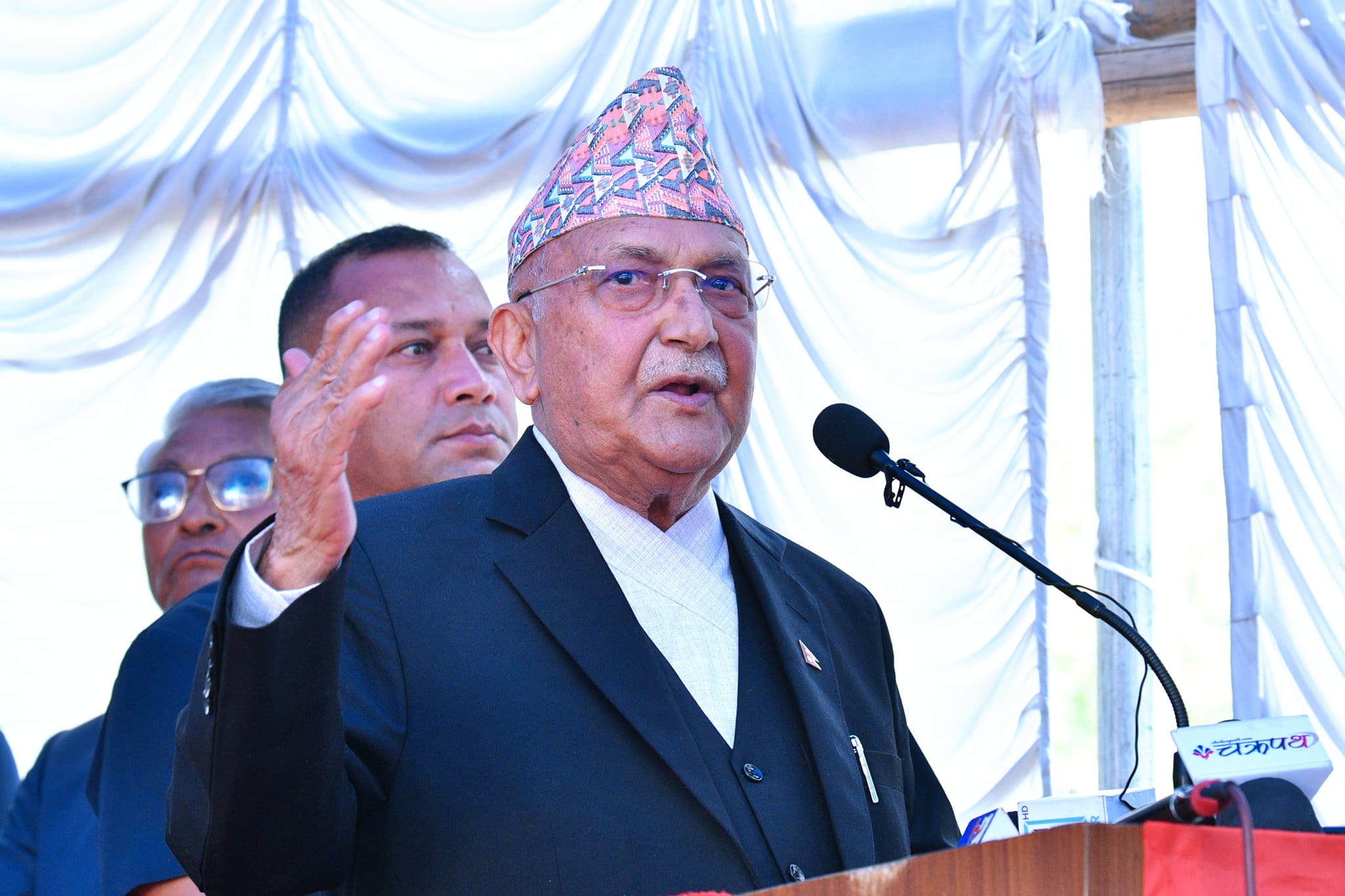 पार्टीलाई सिद्धाउने चक्रव्युहबाट बाहिर निस्केको छ,  अब मिशन ८४ मा ध्यान केन्द्रित होऔं : ओली