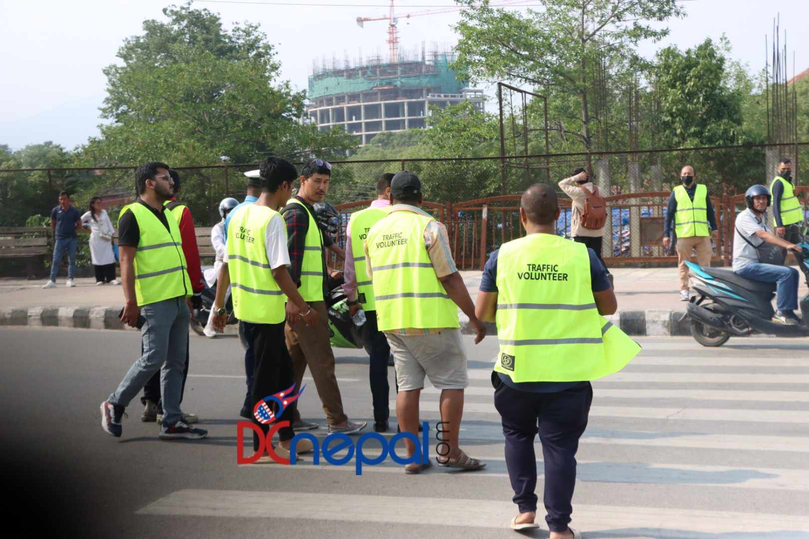 ट्राफिक कारबाहीमा परेकालाई सडकमा खटाउने गृहमन्त्रीको निर्णयविरुद्ध सर्वोच्चमा रिट