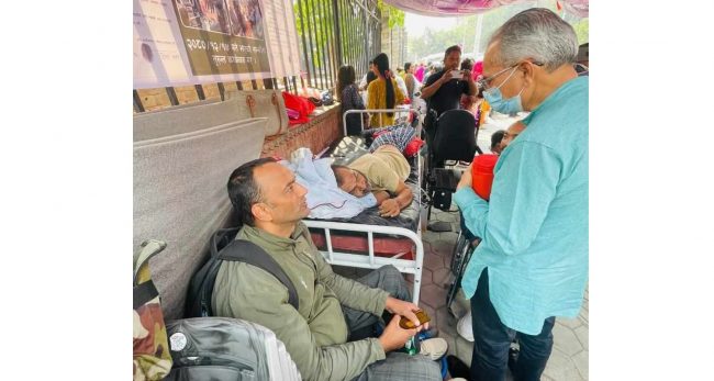 अपांगता भएका व्यक्तिहरुको शान्तिबाटिकामा धर्ना