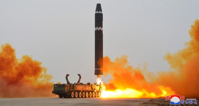 उत्तर कोरियाले गर्यो १० ब्यालेस्टिक मिसाइल परीक्षण, जापानको सागरमा मिसाइल प्रहार