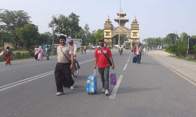 निर्वाचनका लागि घर फर्किदै भारतीय नागरिक
