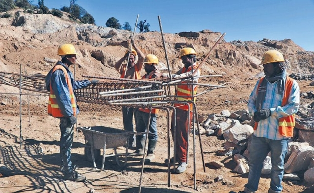 श्रमिक दिवसले नछोएका अनौपचारिक क्षेत्रका कामदारहरु