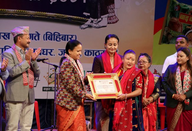 संविधान कार्यान्वयनमा एकजुट हुन आवश्यकः सञ्चामन्त्री शर्मा