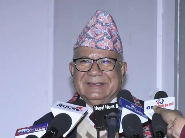 पूर्वराष्ट्रपति र उपराष्ट्रपति पुन: राजनीतिमा फर्किनु गलत : माधव नेपाल