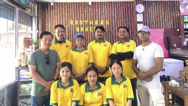 बेकरीबाट मासिक दुई लाख आम्दानी गर्दै धरानका दुई युवक