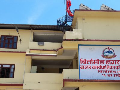 बिर्तामोडमा सडक मिचेका संरचना हटाउन अन्तिम १५ दिने अल्टिमेटम, नहटाए नगरपालिका आफैंले भत्काउने