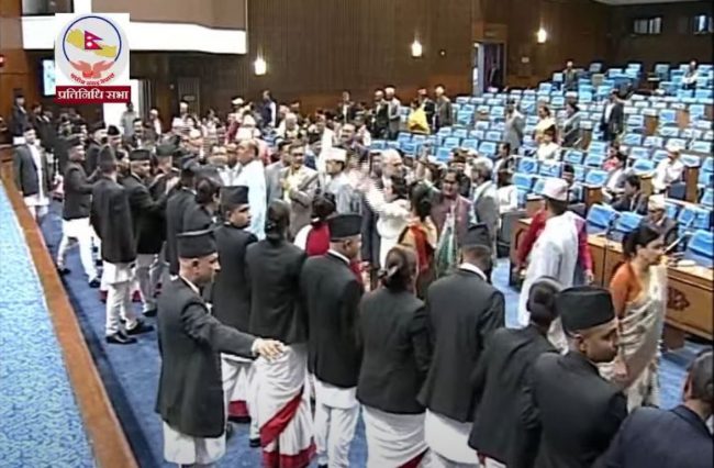 प्रतिनिधिसभाको बैठक १५ मिनेटका लागि स्थगित