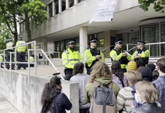 प्यालेस्टाइन समर्थकहरूको प्रदर्शनका कारण अक्सफोर्ड विश्वविद्यालयको भवन बन्द