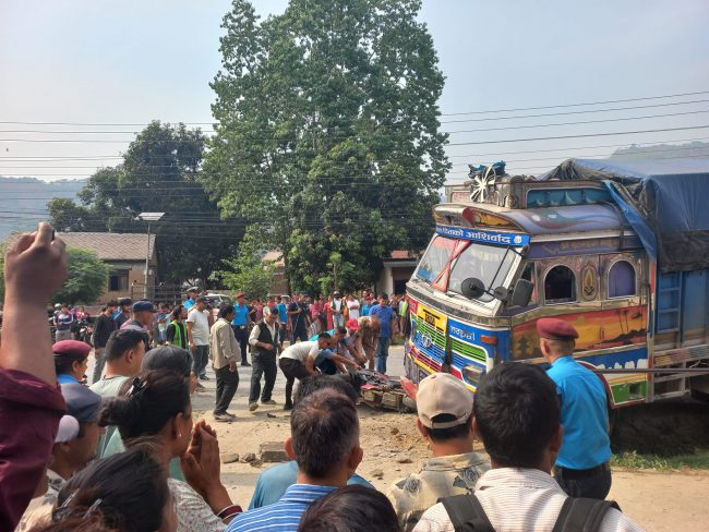 धादिङमा ट्रक र मोटरसाइकल ठोक्किँदा एक जनाको मृत्यु