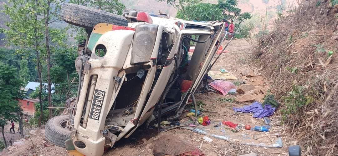 जीप दुर्घटनामा दुई जनाको मृत्यु, तेह्र घाइते