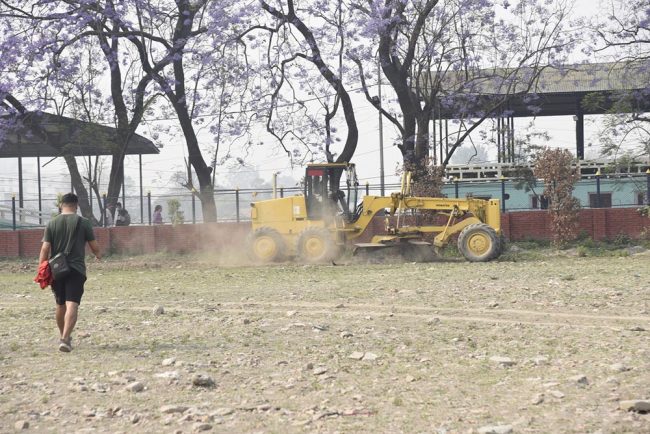 खुलामञ्चमा आकाशे पानी पुनःभरण हुने गरी काम गरिँदै