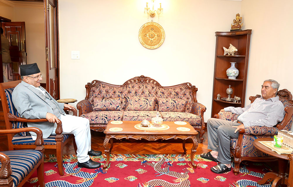 देउवा निवास बुढानिलकण्ठमा पुगे प्रधानमन्त्री प्रचण्ड