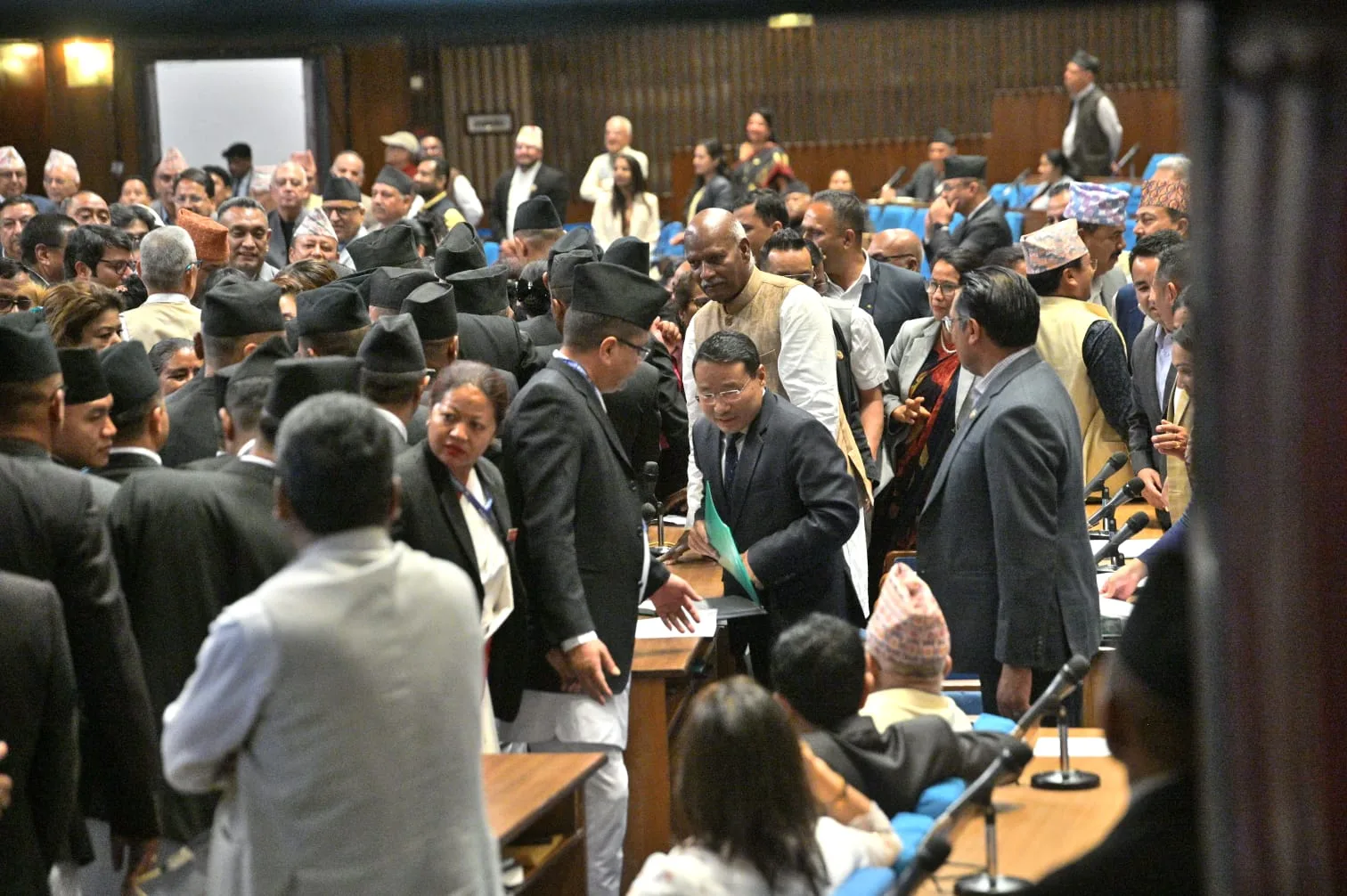 कांग्रेसको विरोधका बीच प्रतिनिधिसभा बैठक जारी