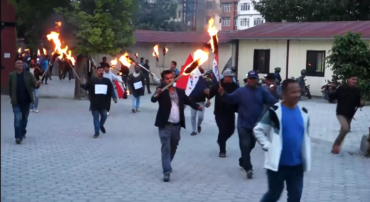 गृहमन्त्रीमाथि संसदीय छानबिनको माग गर्दै तरुण दलले निकाल्यो राँके जुलुस