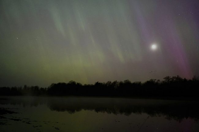 सौर्य आँधी पृथ्वीसँग ठोक्किँदा सम्पूर्ण उत्तरी गोलार्धमा रंगीन प्रकाश देखियो