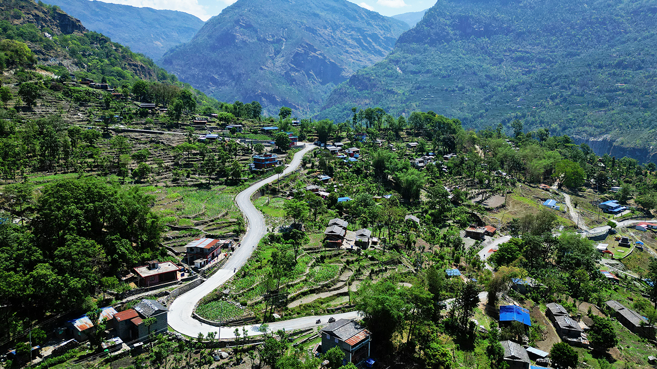 सडक कालोपत्र भएपछि स्थानीयलाई आवागमनमा सहज