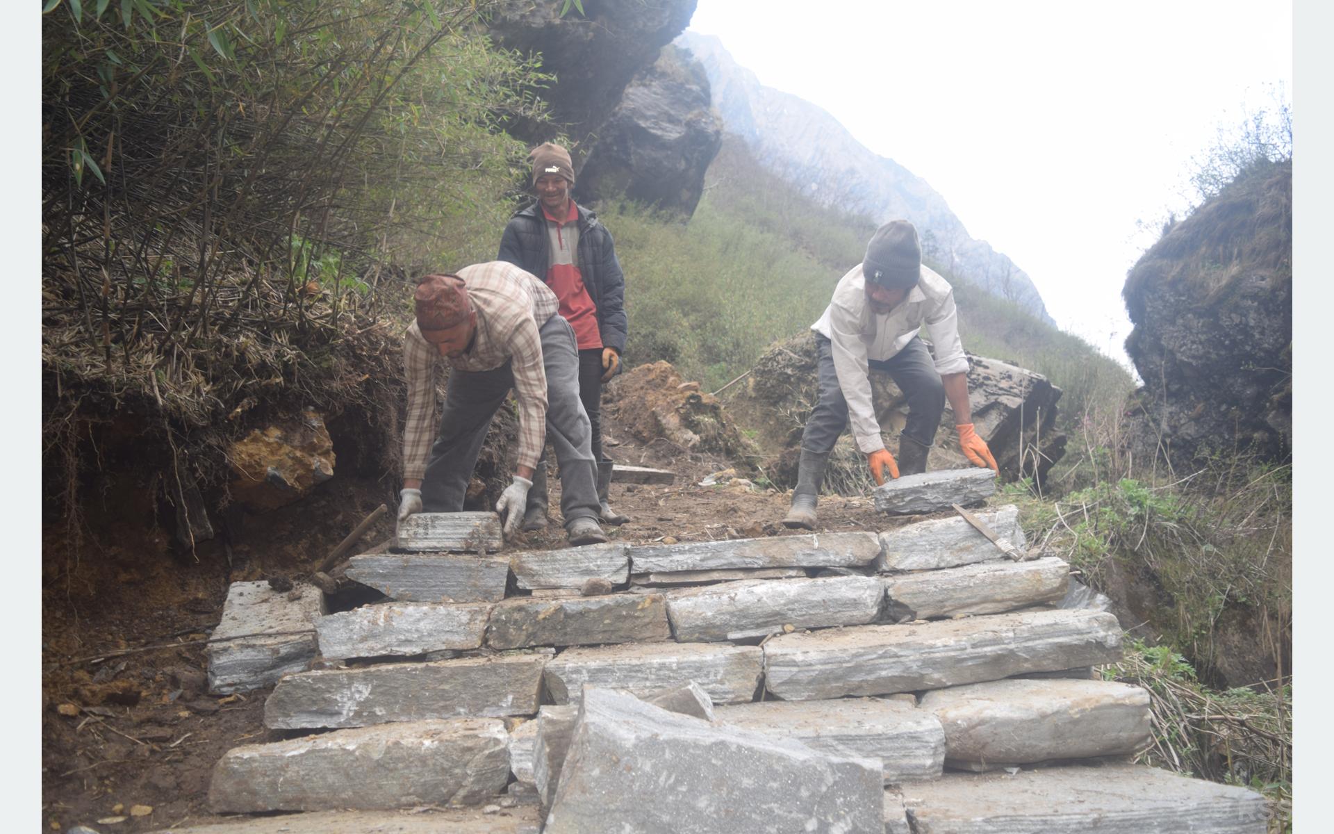 धवलागिरि आइसफल पदमार्गको निर्माणमा तीव्रता