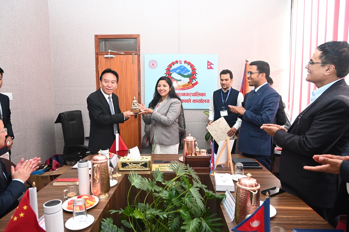 काठमाडौं महानगर उपप्रमुख डंगोलसँग ल्हासा नगरको प्रतिनिधिमण्डलको भेटवार्ता