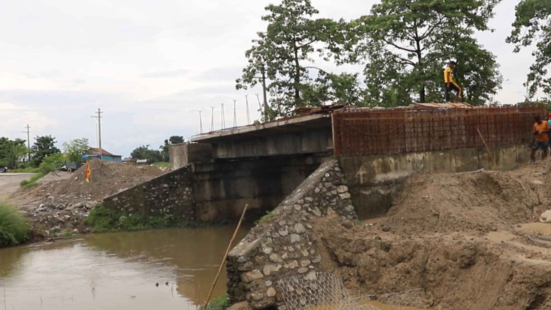 तीन वर्षमा बन्ने भनिएको गेउरिया पुल १० वर्षसम्म पनि बनेन