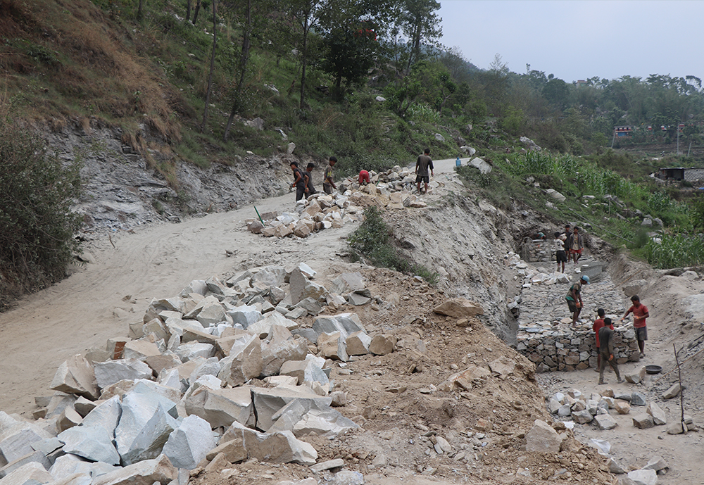 बेनी–पाखापानी सडक स्तरोन्नति सुरु