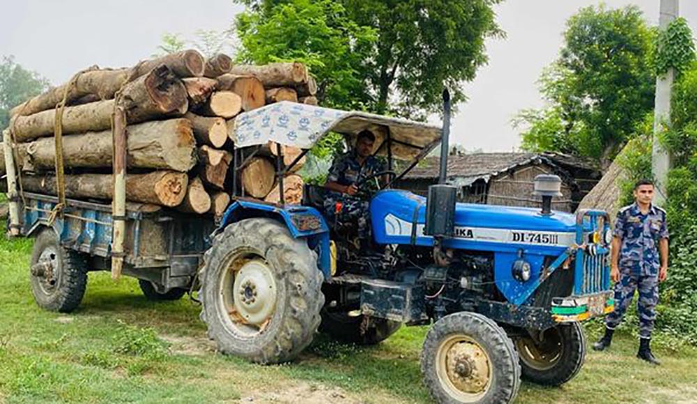 धनुषामा काठसहित ट्याक्टर नियन्त्रण