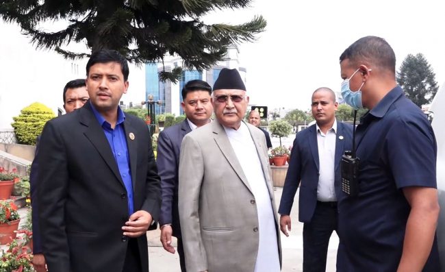 ओलीले रिसाउँदै भने– गिरिबन्धु प्रकरणका विषयमा बालेनलाई सोध्नु