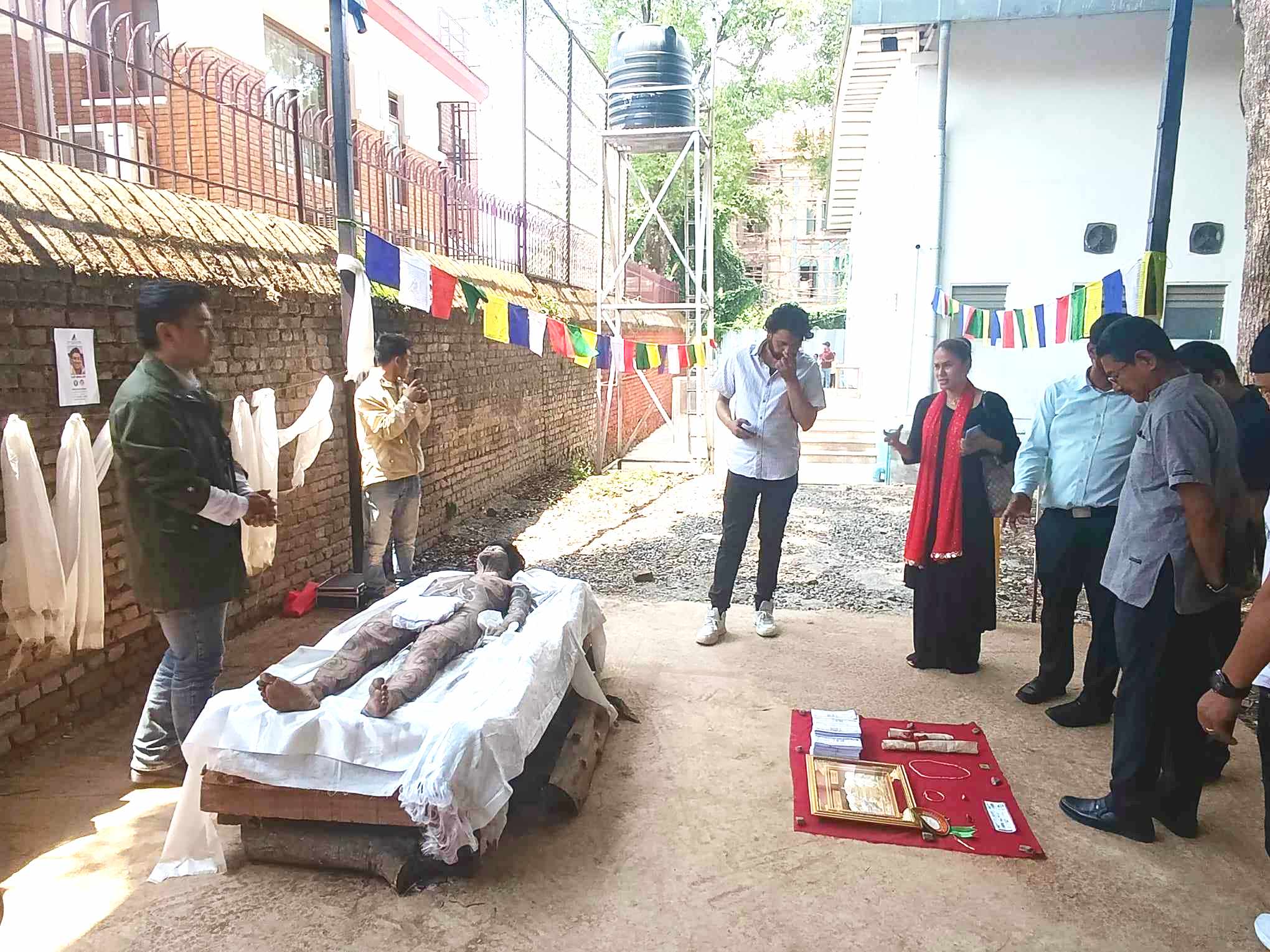 जीवन-मरणको सम्बन्ध दर्शाउने प्रतिस्थापन कला