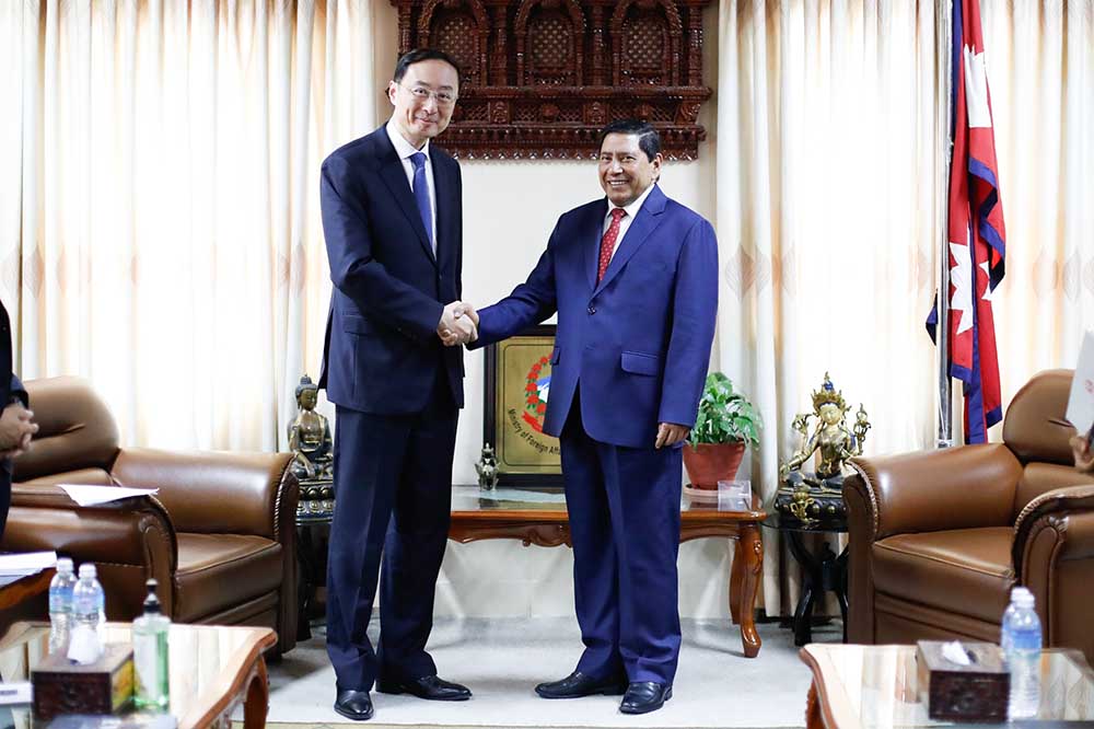 परराष्ट्रमन्त्री श्रेष्ठसँग चिनियाँ उपविदेशमन्त्रीको भेटवार्ता