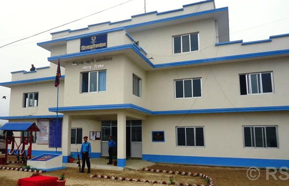 खोटाङ प्रहरीले बढायो सक्रियता, धमाधम फरार प्रतिवादी पक्राउ गर्दै