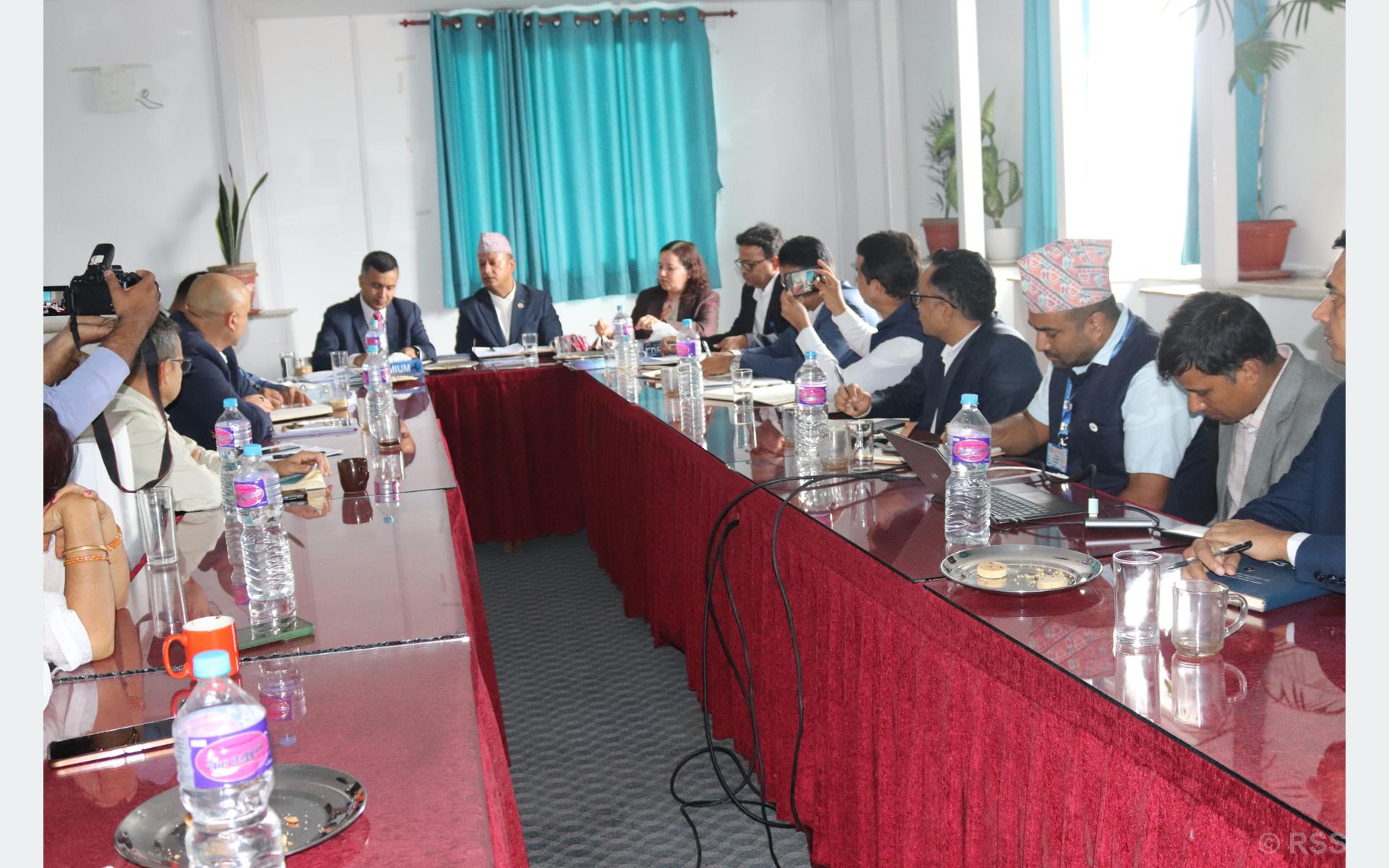 दूरदराजका जनतामा पुग्नेगरी वैकल्पिक ऊर्जालाई प्रवर्द्धन गर्नुपर्छः ऊर्जामन्त्री खड्का