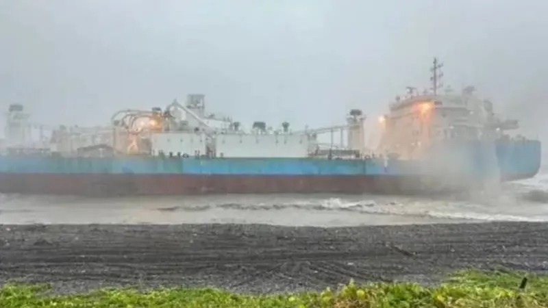 ताइवानमा आँधीका कारण पूरै जहाज डुब्यो, नौ जना सवार थिए