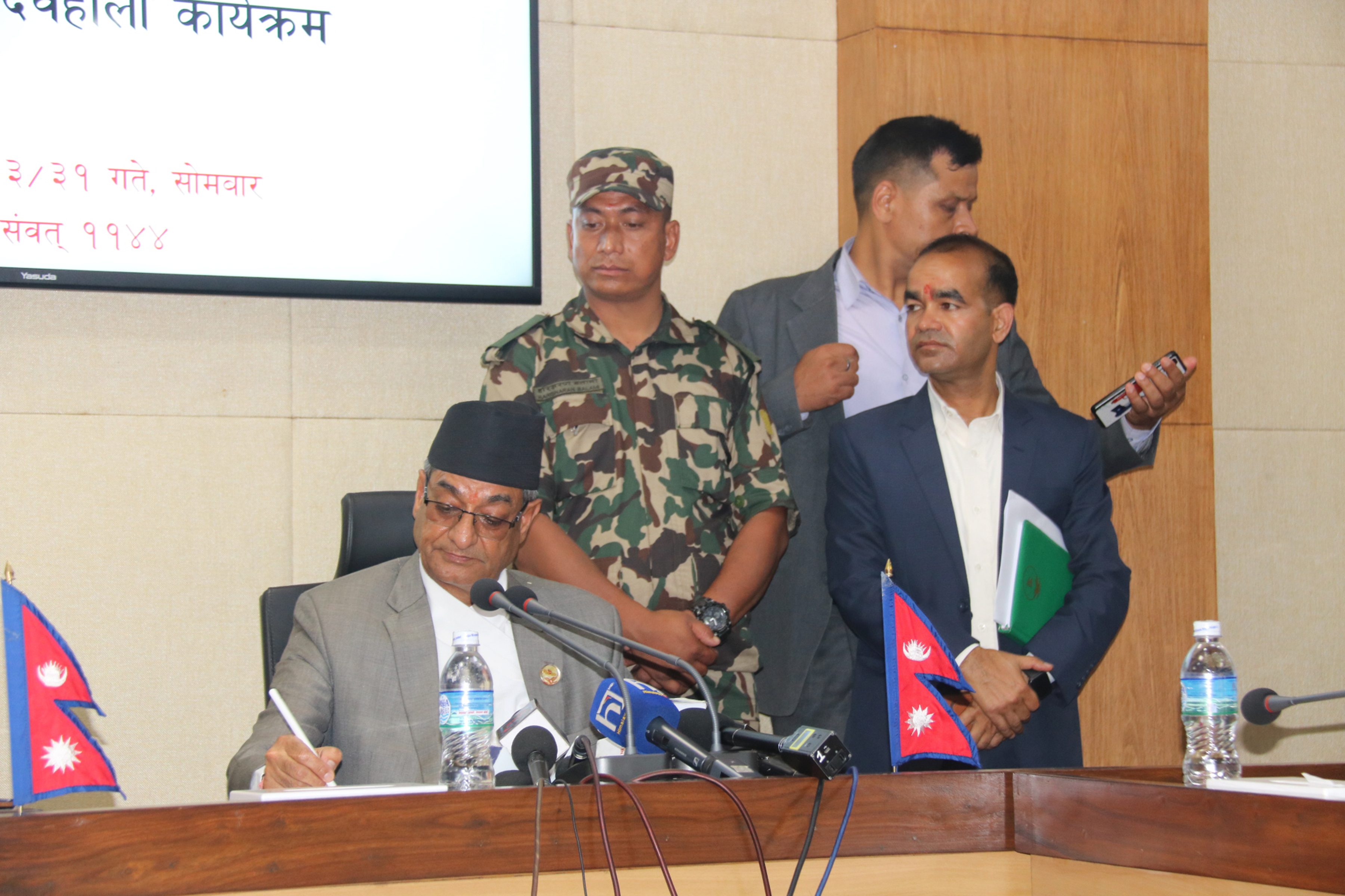 रमेश लेखकः शालीन व्यक्तित्व: गृह प्रशासनको नेतृत्व