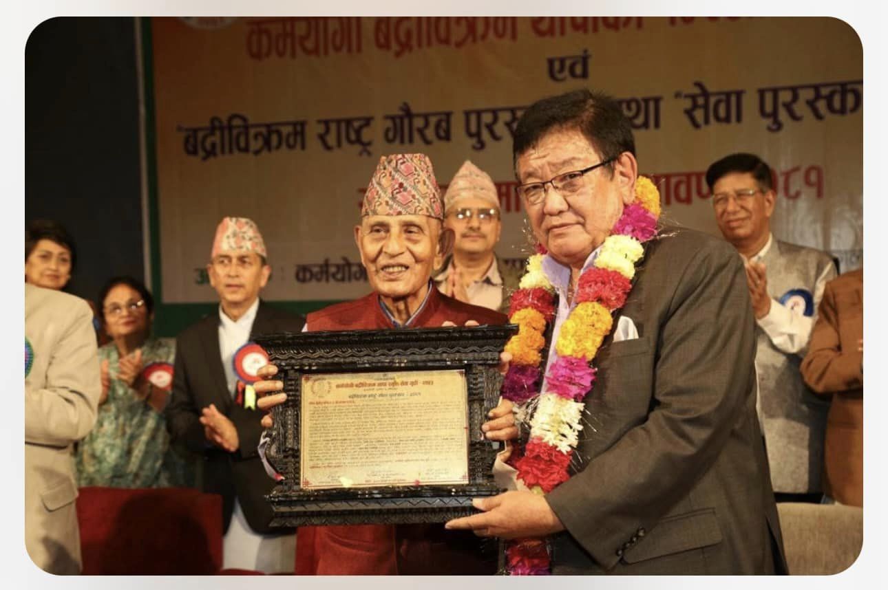 डा. रुइत र पत्रकार चन्द्रकिशोर पुरस्कृत