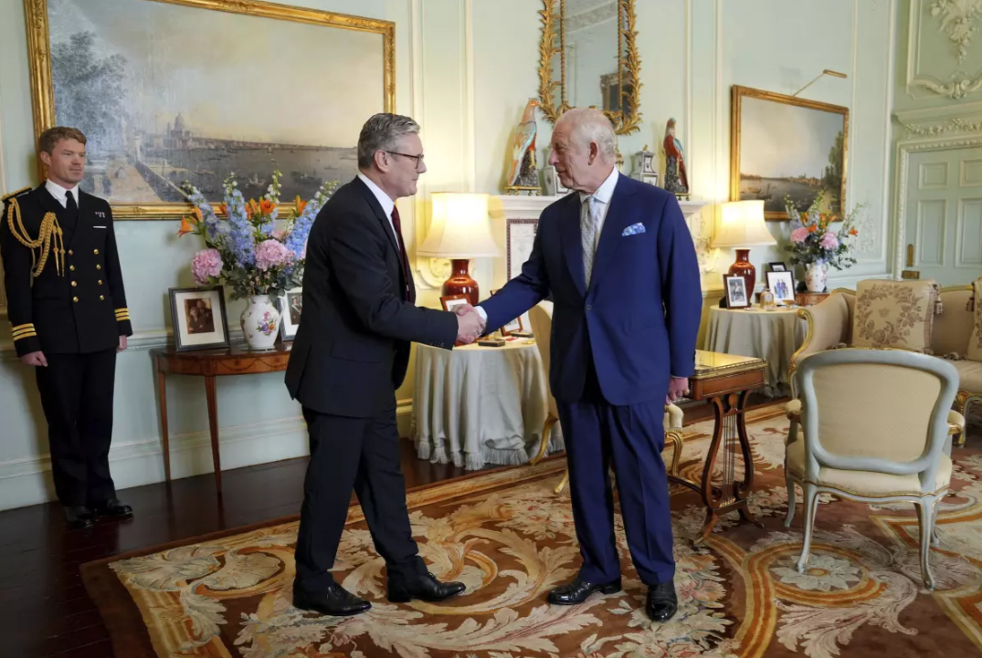 कियर स्टारमर बेलायतको नयाँ प्रधानमन्त्री