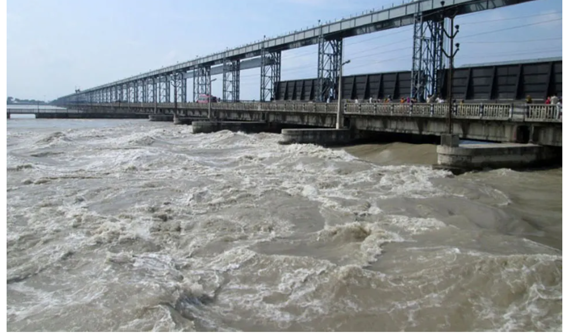 पानीको बहाव बढ्दै गएपछि सप्तकोशीका ४१ ढोका खोलिए