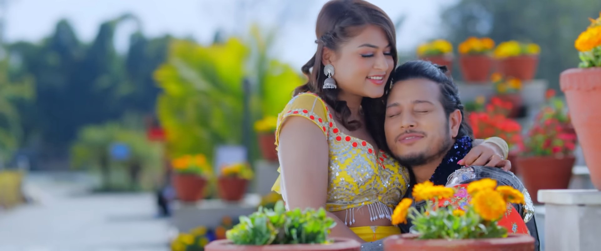 राजको ‘चट्ट रुमालमा’मा पुष्प र शिल्पाको रोमान्स ( भिडियो )