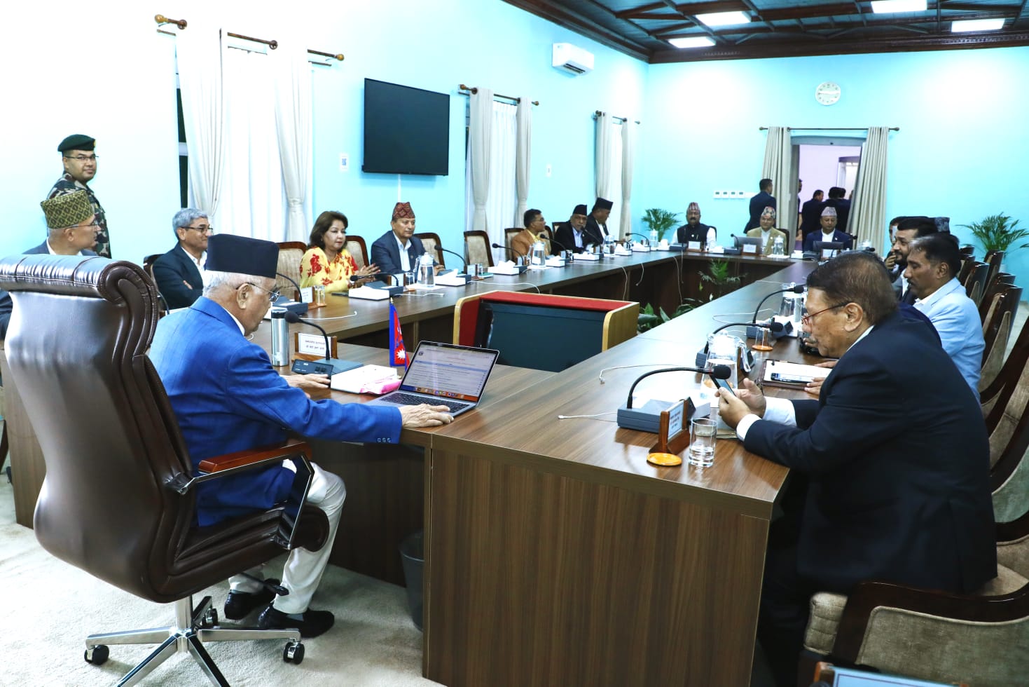 मन्त्रिपरिषद्को बैठक जारी