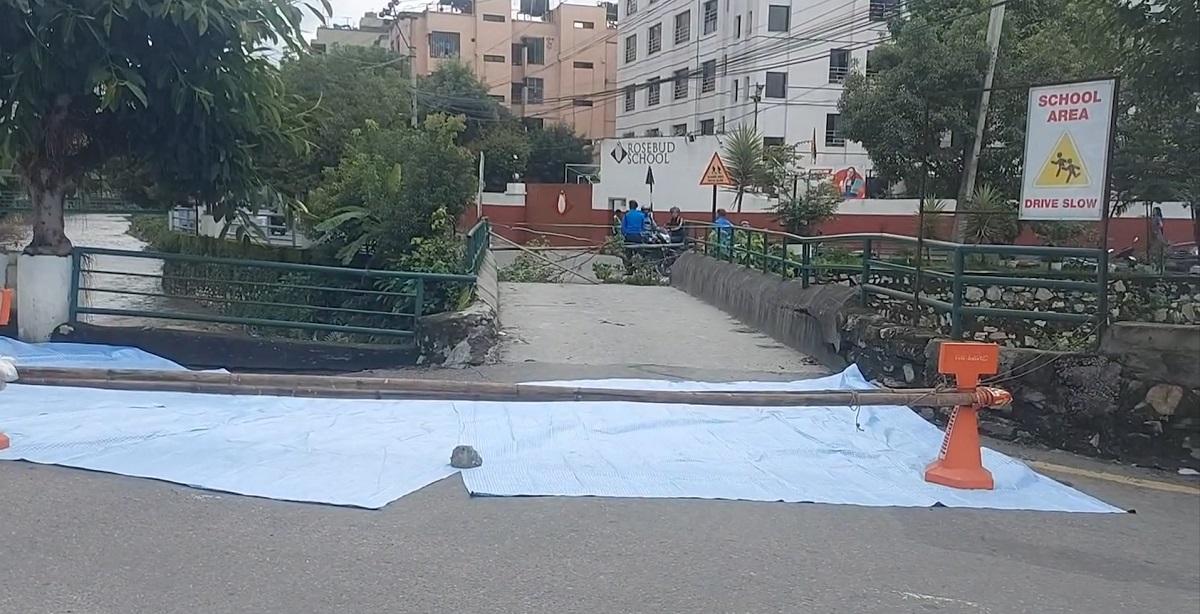धोबीखोलाको बुद्धनगर-बबरमहल जोड्ने पुलमा आवागमन बन्द