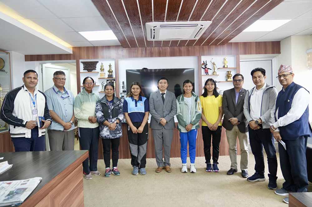 ओलम्पिक खेल्ने खेलाडीसँग खेलकुद परिषदका सदस्य सचिव घिसिङको छलफल