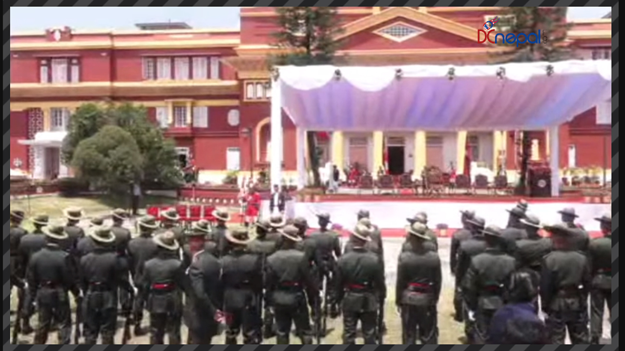 प्रधानमन्त्री केपी शर्मा ओलीले शपथ लिँदै {Live}